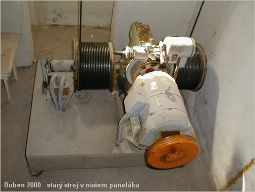 Vtahov star stroj v Lni v panelkch v Brn